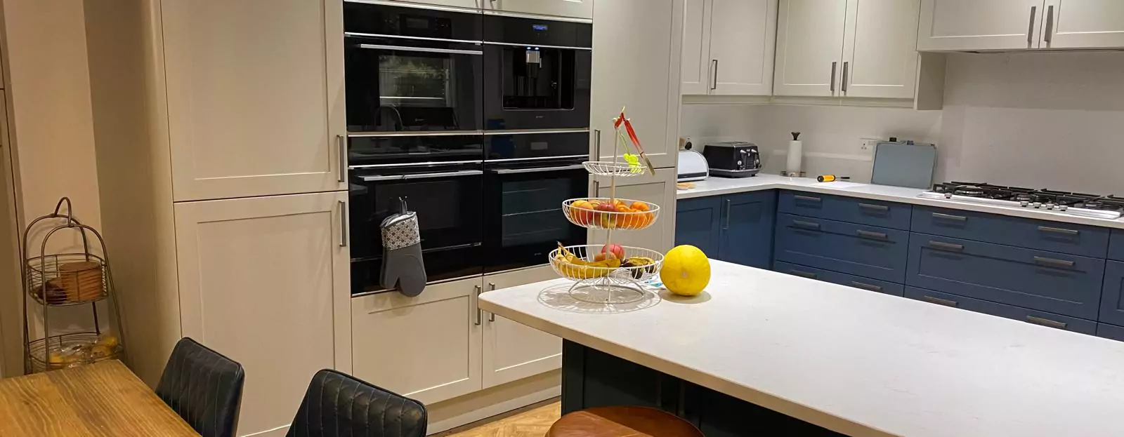 Large Modern Kitchen with Island